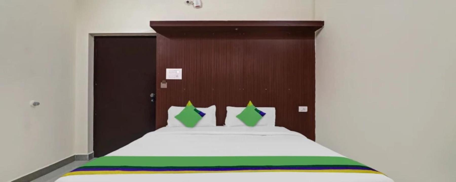 Grand Jp Inn Near 2 Km From Gundlupet Bus Stand Kültér fotó
