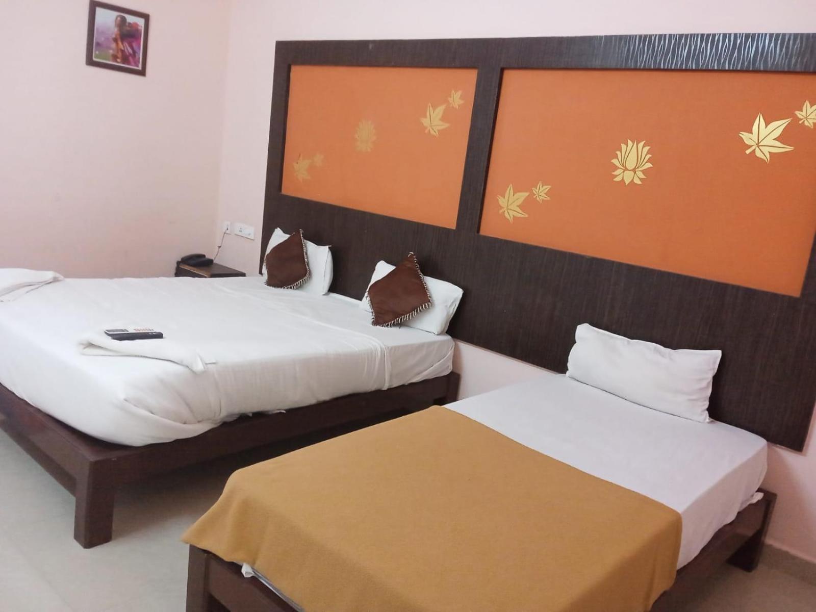 Grand Jp Inn Near 2 Km From Gundlupet Bus Stand Kültér fotó